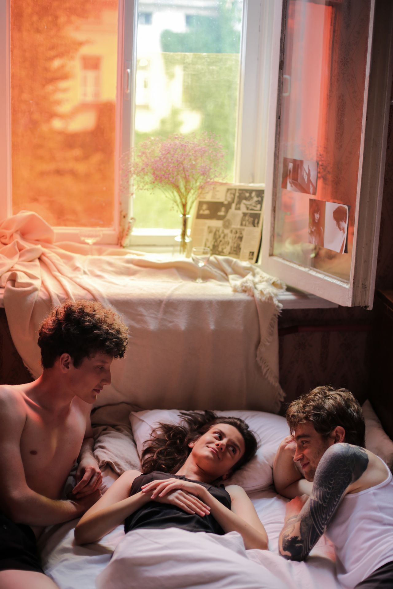 Solo poly meaning: polyamory without a primary partner or hierarchy